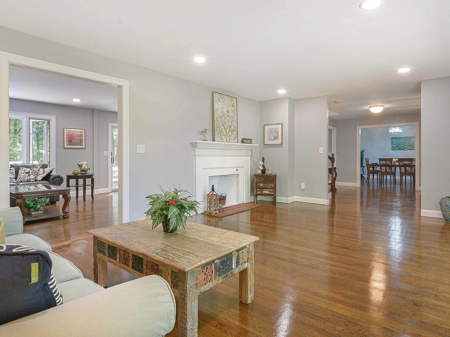 5 bed, 3091 sqft, $7,200 — Photo 3