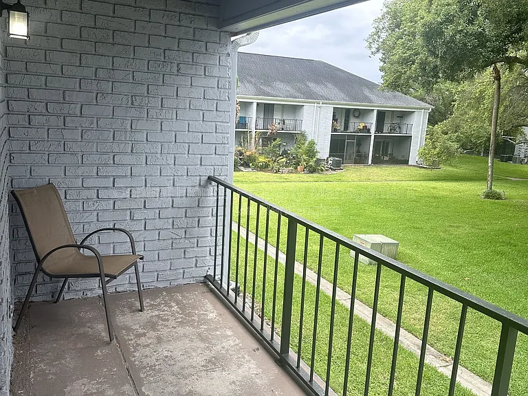 296 Lewfield Cir #1 — Photo 4