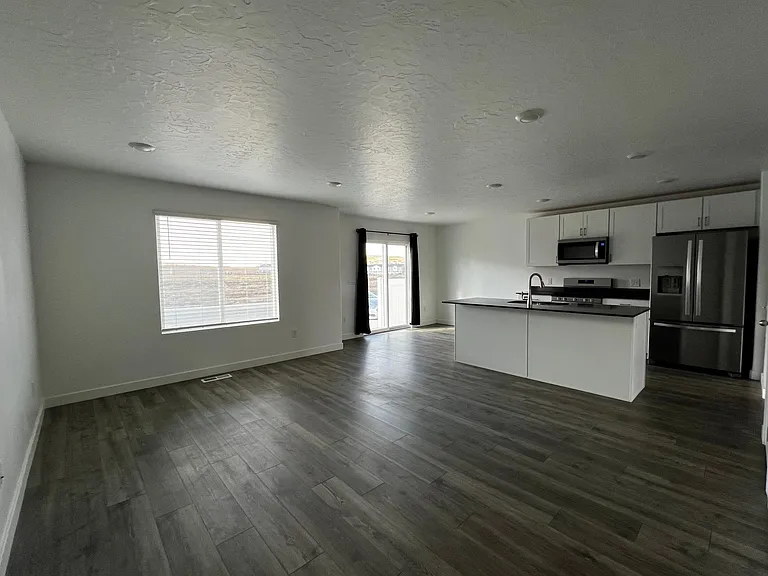 1057 W Fox Run Ave — Photo 1