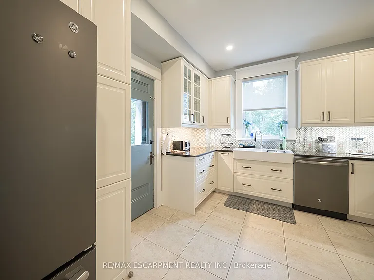 8 William St — Photo 17