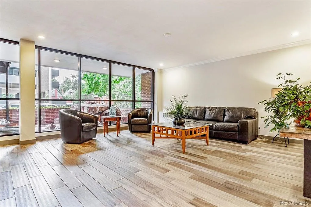 1 bed, 1.5 bath, 694 sqft, $2,200 — Photo 3