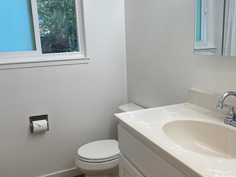 1002 Creekside Ct — Photo 13