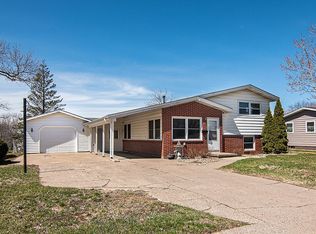 2065 Carter Rd, Dubuque, IA 52001