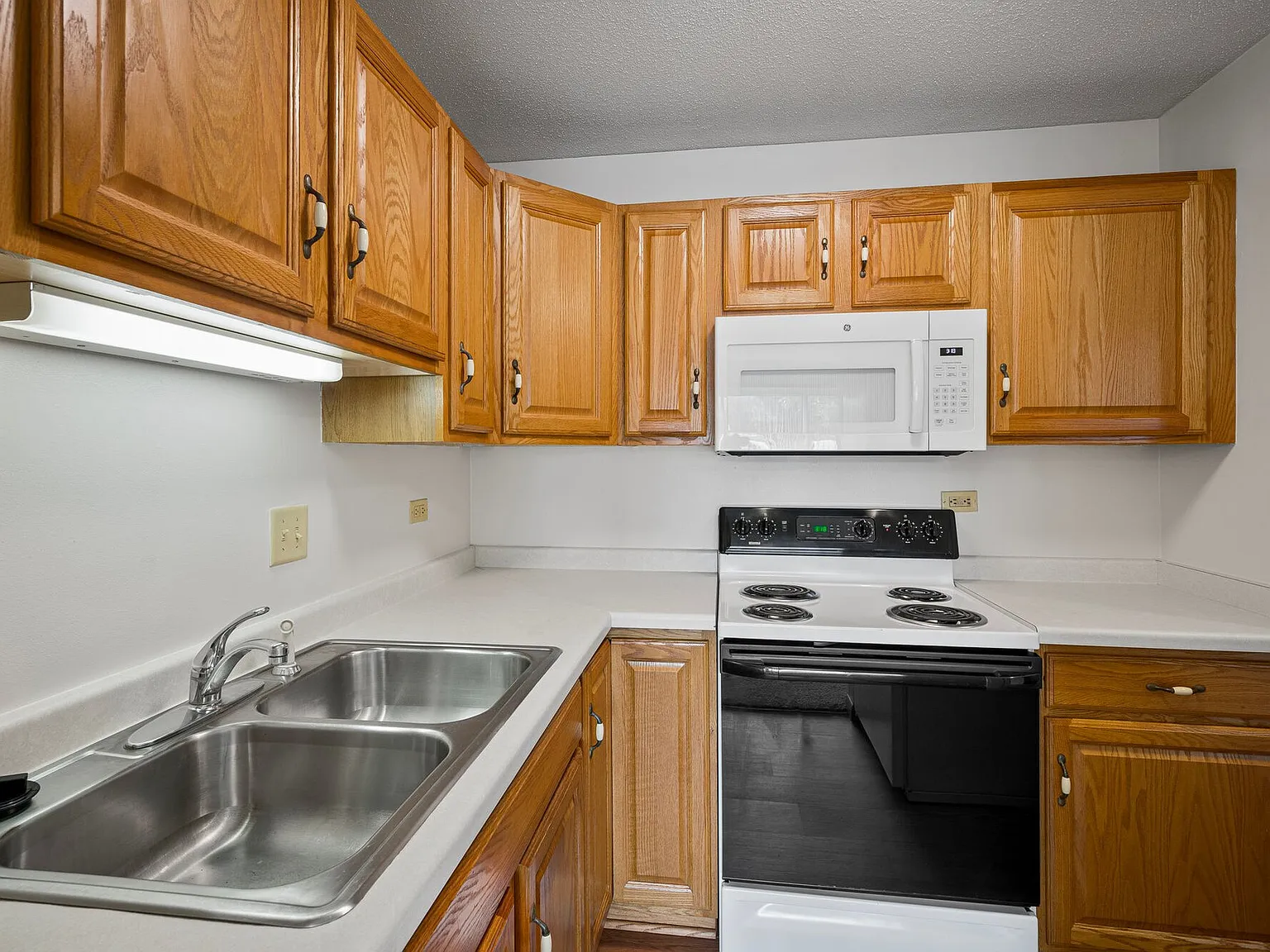 Birch Court Apartments — Photo 2