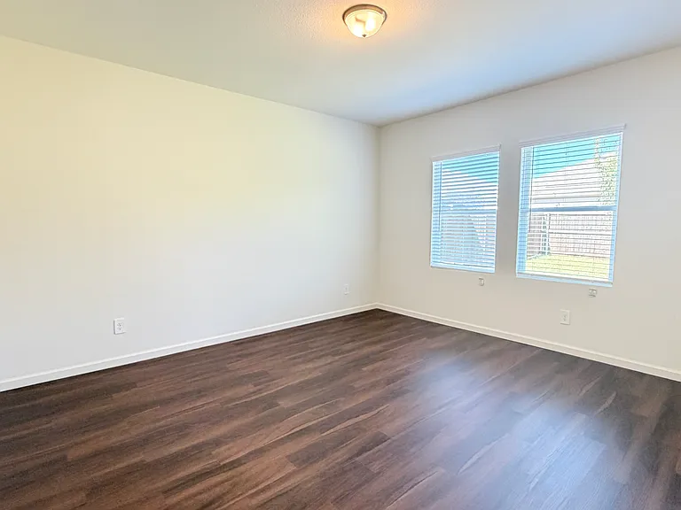 717 Yorkshire Dr — Photo 16