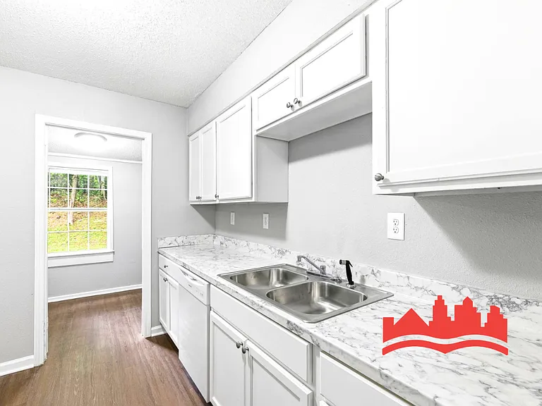 2348 Millbrook Ave — Photo 11