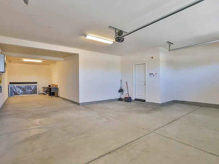 4551 Highland Ave — Photo 47