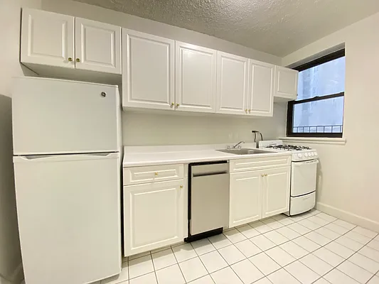 Rented by Brown Harris Stevens | media 9