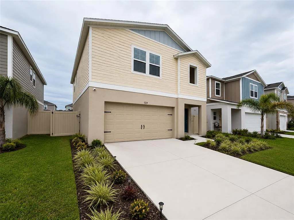 4 bed, 2.5 bath, 2055 sqft, $2,350 — Photo 3