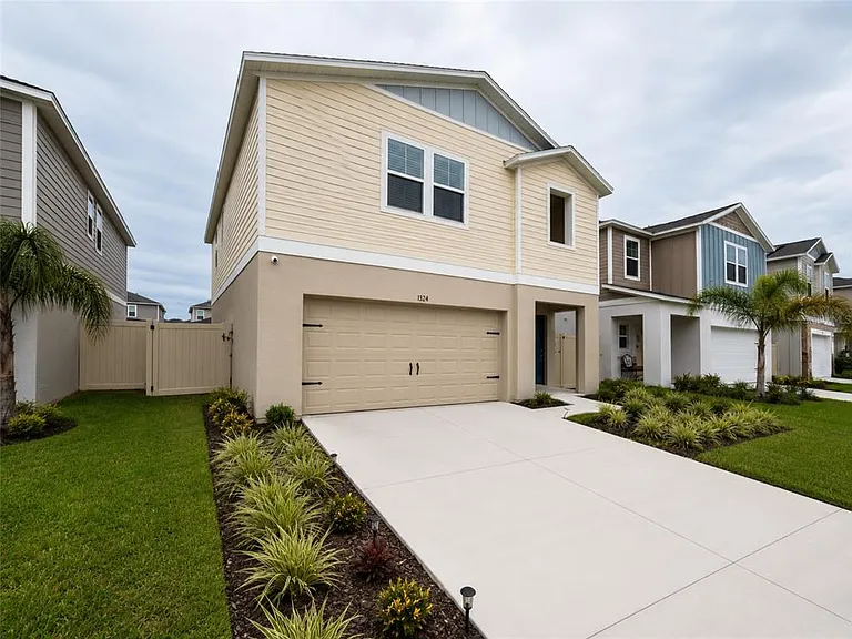 1352 Derry Ave — Photo 3