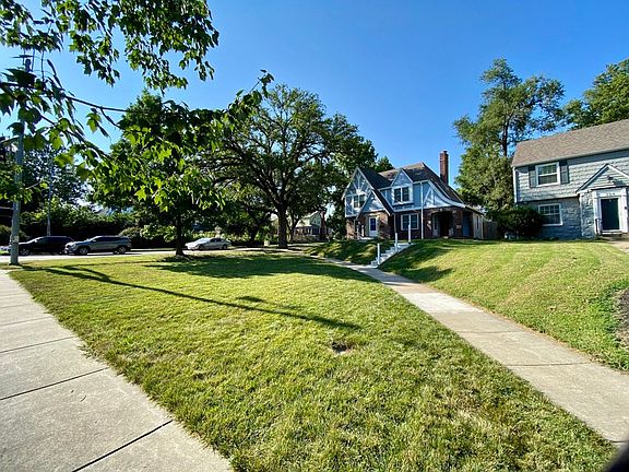 4th image of 700 E Gregory Blvd
