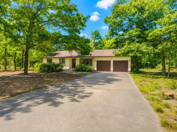 4 Cristina Dr, Manorville, NY 11949