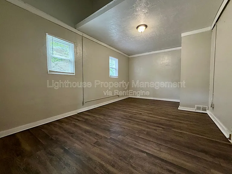 2449 Hillside Dr NW — Photo 10
