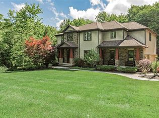 9825 Rosewood Dr, Chardon, OH 44024