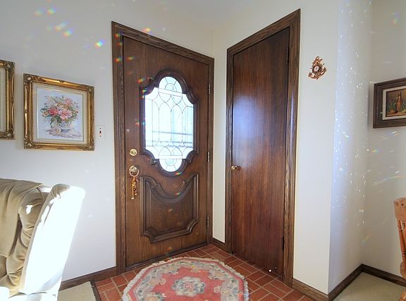 3rd image of 1325 Willow Dr