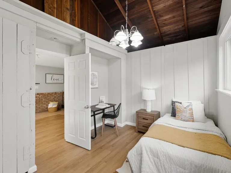 19046 Laurel Dr — Photo 10