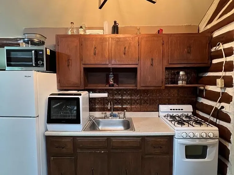 20 Wildwood St — Photo 3