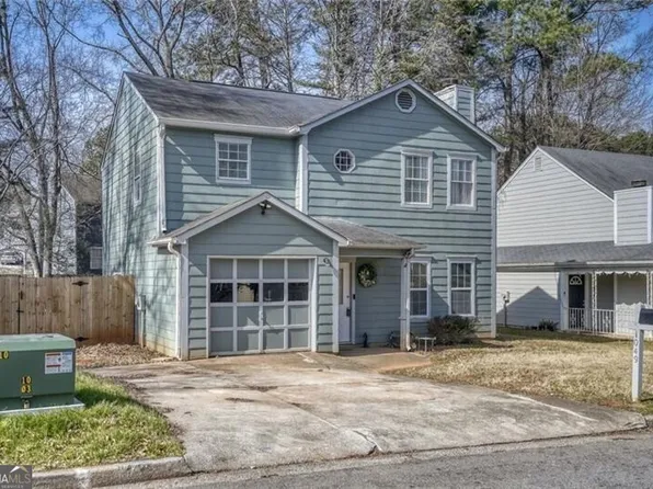 1049 Autumn Crest Dr, Stone Mountain, GA 30083