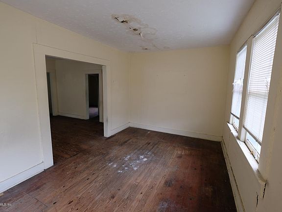 4th image of 1923 W 5th St