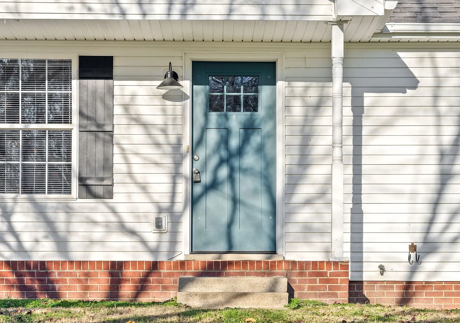 Welcome to 152 Monarch Ln — Photo 3