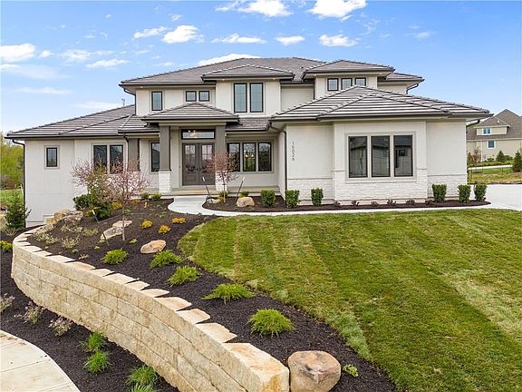 2nd image of 15026 Canterbury Ct