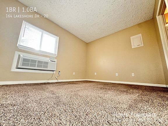 3rd image of 164 Lakeshore Dr APT 20