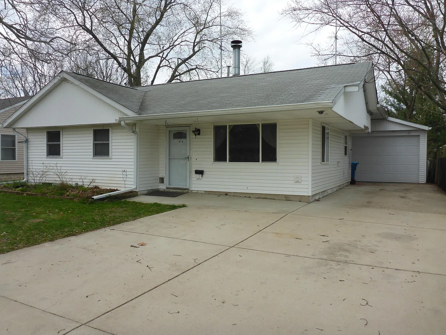 610 Pleasant Ave photo 1