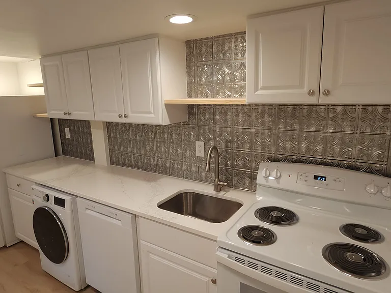 1911 Fleet St — Photo 10
