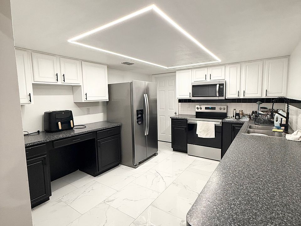 1st image of 7623 Valley Ct