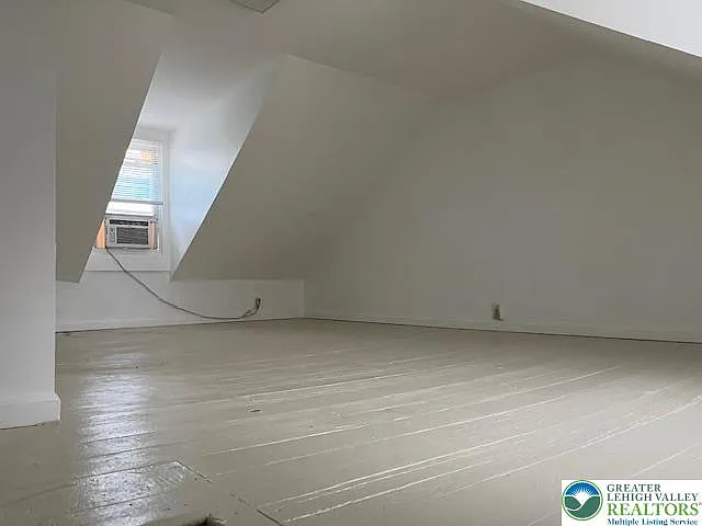 220 Cattell St — Photo 11