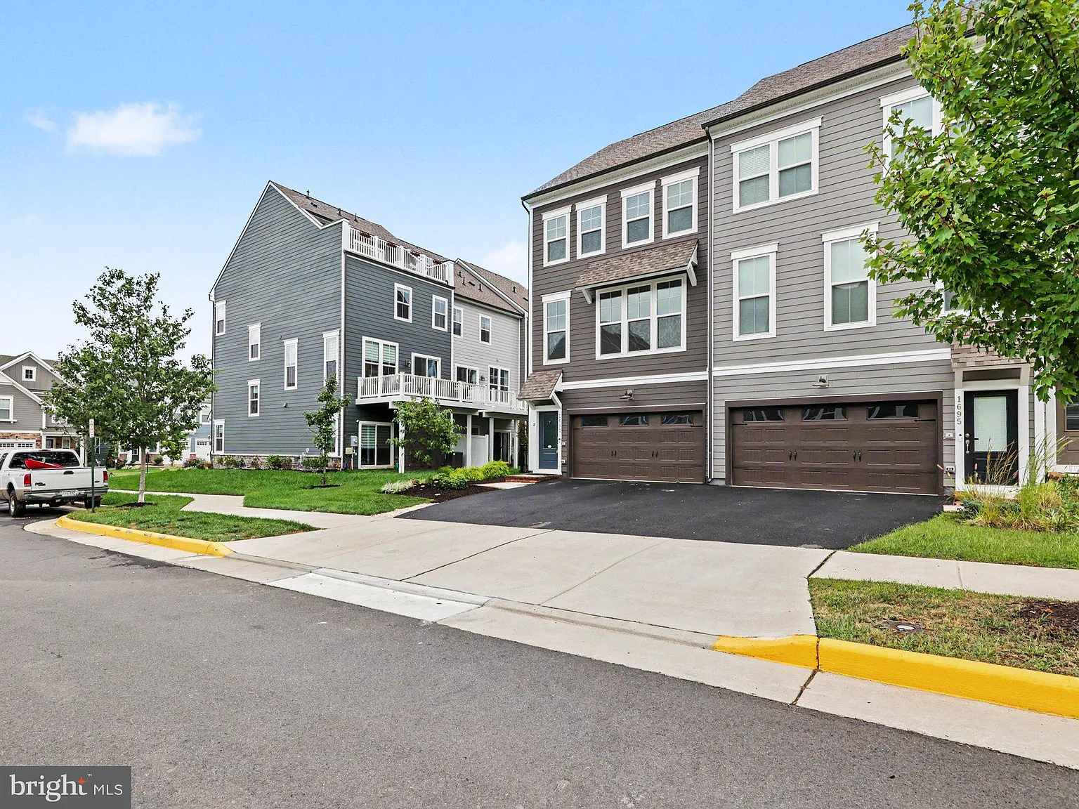 4 bed, 4.5 bath, 2674 sqft, $3,600 — Photo 3