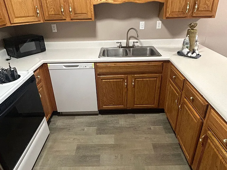 Plaza 93 Apartments — Photo 8