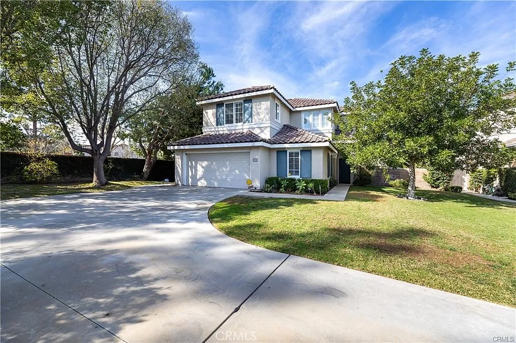 5 bed, 2600 sqft, $7,200 — Photo 1