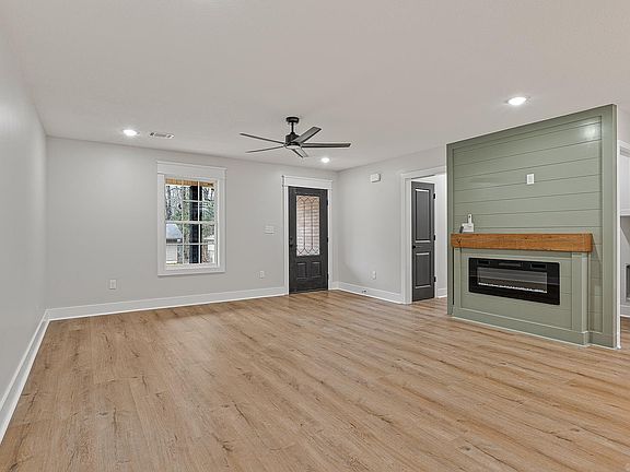 5th image of 918B Mays Rd