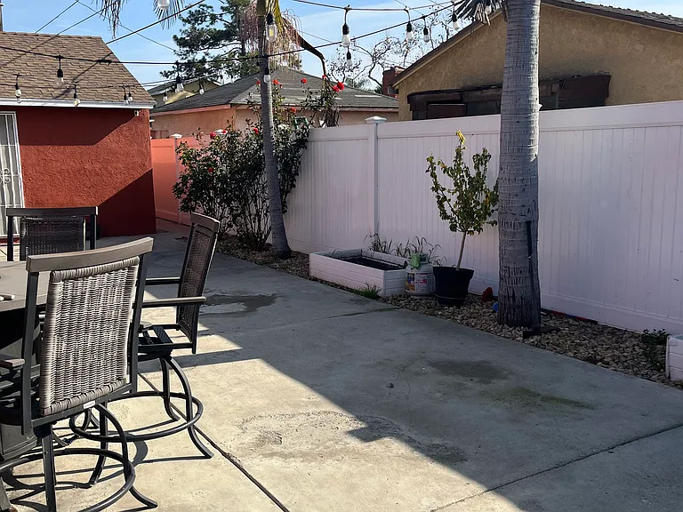 1709 N Graham Ave — Photo 4