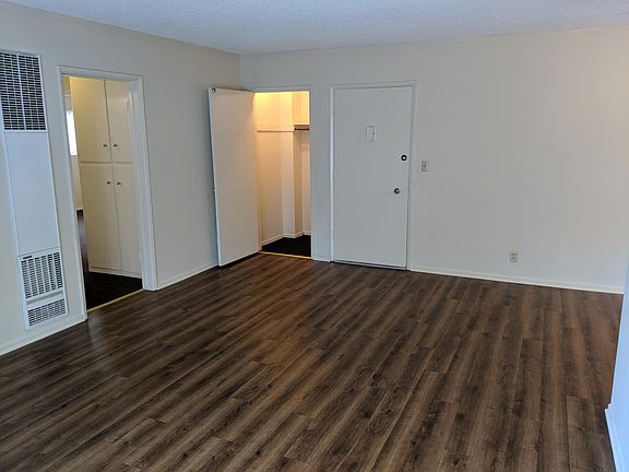 3rd image of 400 N Los Robles Ave APT 20