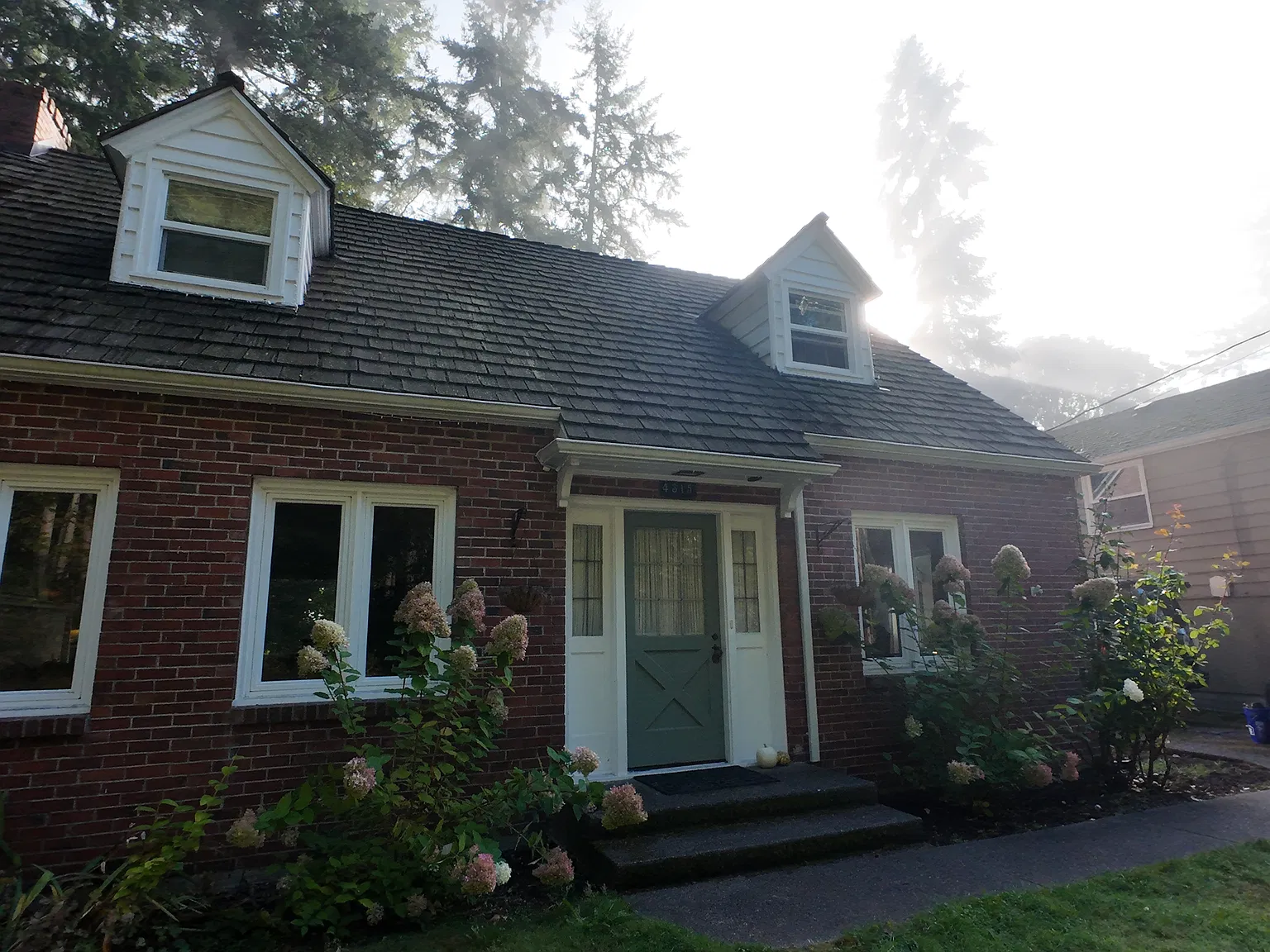 3 bed, 1.5 bath, 2400 sqft, $3,800 — Photo 3