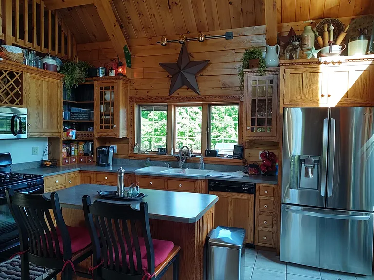 818 Fischer Rd — Photo 2