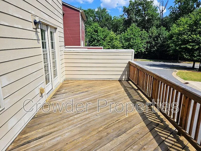 3 bed, 4.0 bath, 2179 sqft, $2,300 — Photo 4