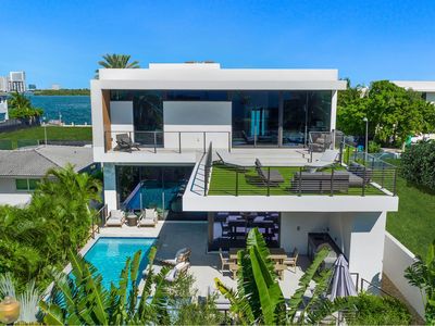 1090 N Venetian Dr, Miami Beach, FL, 33139