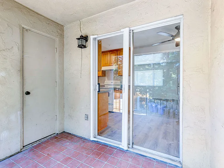 931-939 Golden Gate Drive — Photo 15