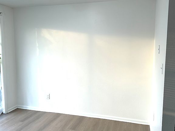 2nd image of 515 Coventry Dr #515