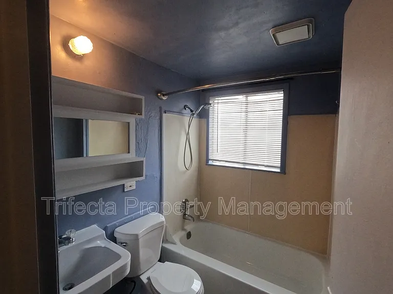 417 N Hollywood St #2 — Photo 10