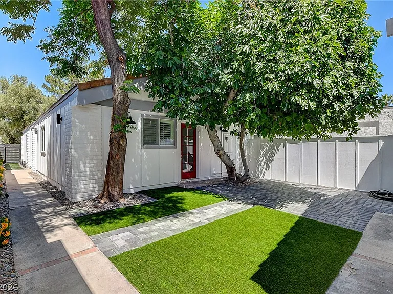 2999 Bel Air Dr — Photo 43