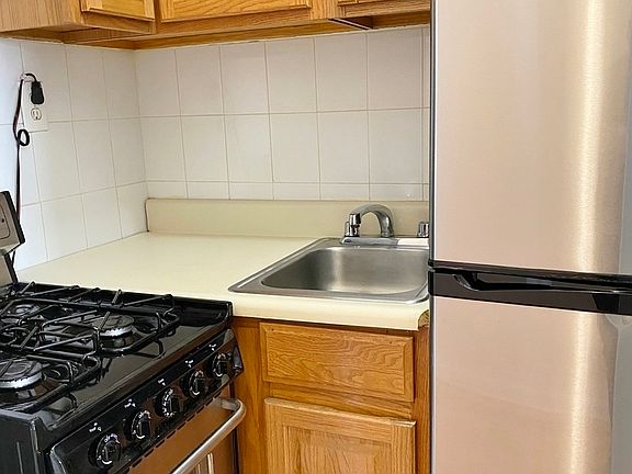 5th image of 326 E 84th St APT 2A
