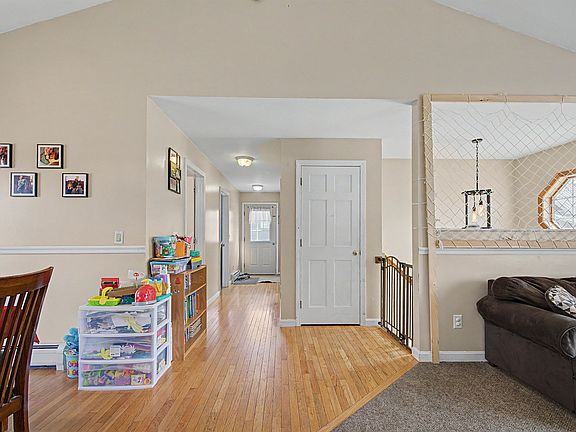 5th image of 31 Oak Street