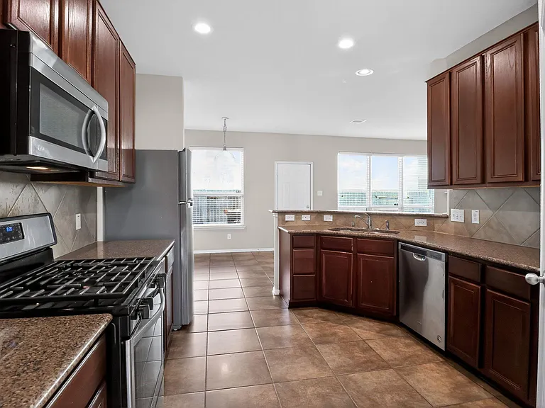 4938 Yearling Ridge Ct — Photo 1
