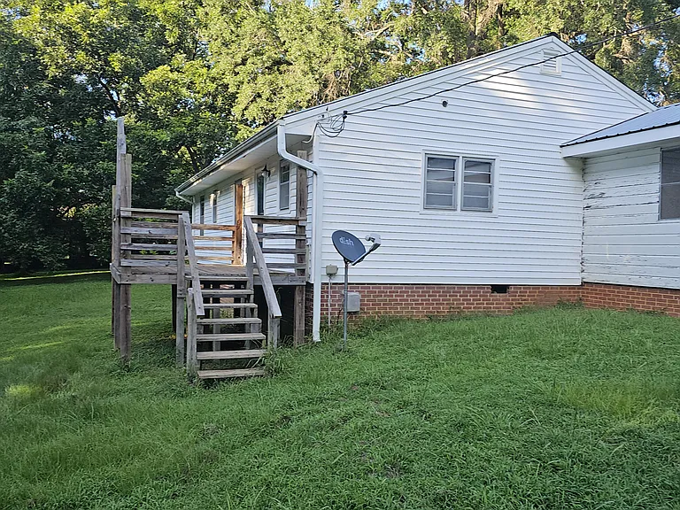 901D Gibson Rd — Photo 2