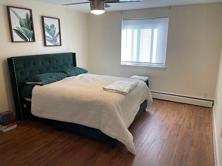 Embassy Square Apartments — Photo 90
