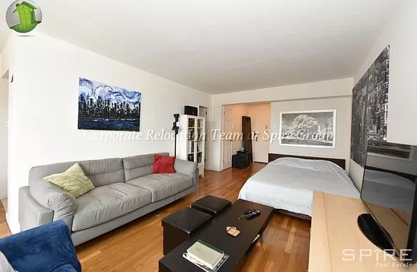 1st image of 3060 Crescent St APT 4E